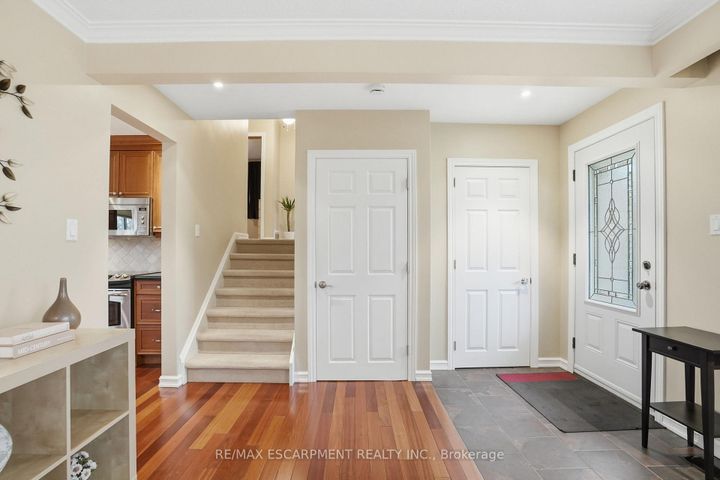 Photo 7 at 5210 Mulberry Drive, Appleby, Burlington