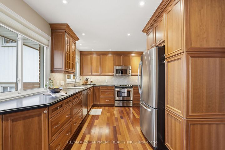 Photo 15 at 5210 Mulberry Drive, Appleby, Burlington