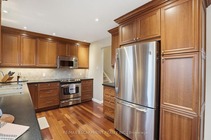 Photo 16 at 5210 Mulberry Drive, Appleby, Burlington