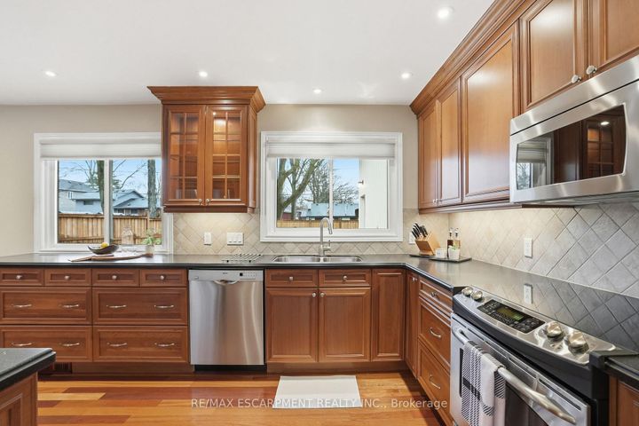 Photo 17 at 5210 Mulberry Drive, Appleby, Burlington