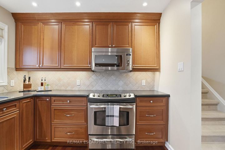 Photo 18 at 5210 Mulberry Drive, Appleby, Burlington