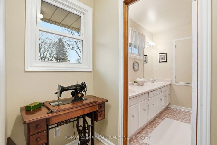 Photo 23 at 5210 Mulberry Drive, Appleby, Burlington