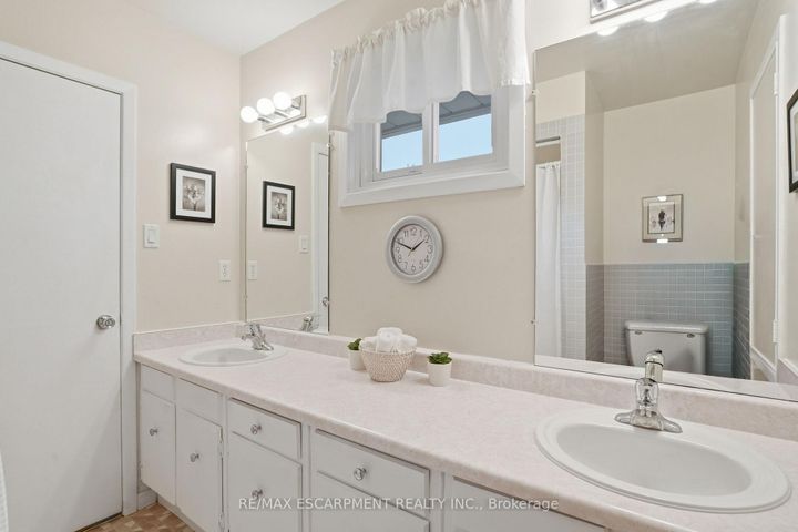 Photo 24 at 5210 Mulberry Drive, Appleby, Burlington