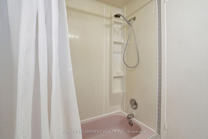 Photo 25 at 5210 Mulberry Drive, Appleby, Burlington