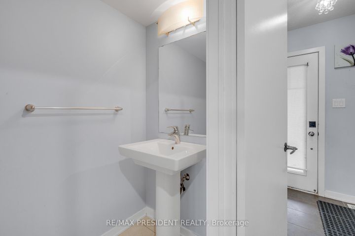 Photo 6 at 144 Crafter Crescent, Stoney Creek Mountain, Hamilton