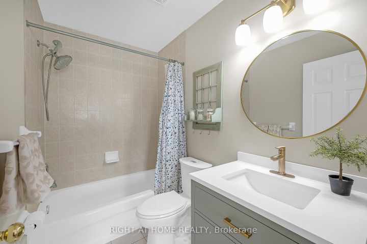 Photo 14 at 107 Bernard Avenue, Fletcher's Creek South, Brampton