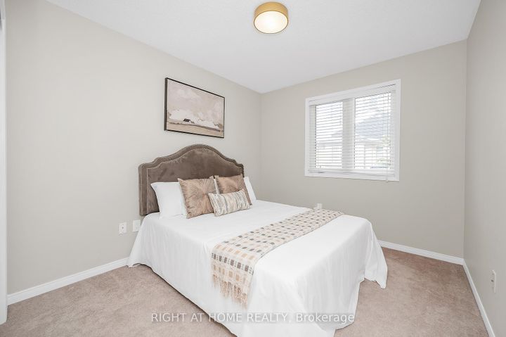 Photo 18 at 107 Bernard Avenue, Fletcher's Creek South, Brampton