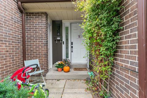 Photo 1 at 6 - 40 Castle Rock Drive, North Richvale, Richmond Hill