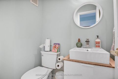 Photo 3 at 6 - 40 Castle Rock Drive, North Richvale, Richmond Hill