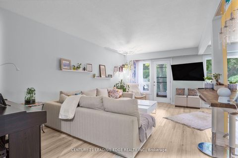 Photo 5 at 6 - 40 Castle Rock Drive, North Richvale, Richmond Hill