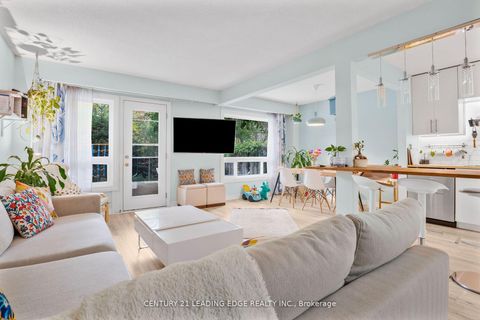 Photo 6 at 6 - 40 Castle Rock Drive, North Richvale, Richmond Hill