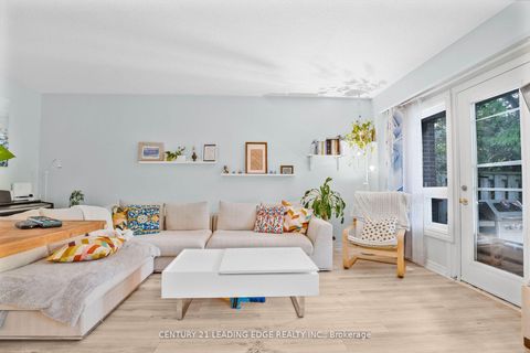 Photo 7 at 6 - 40 Castle Rock Drive, North Richvale, Richmond Hill