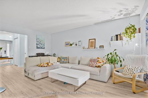 Photo 8 at 6 - 40 Castle Rock Drive, North Richvale, Richmond Hill