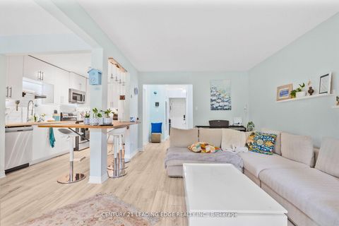 Photo 9 at 6 - 40 Castle Rock Drive, North Richvale, Richmond Hill