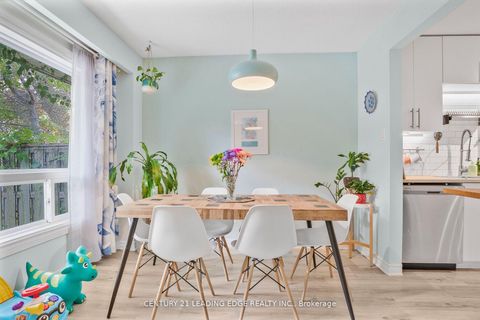 Photo 11 at 6 - 40 Castle Rock Drive, North Richvale, Richmond Hill