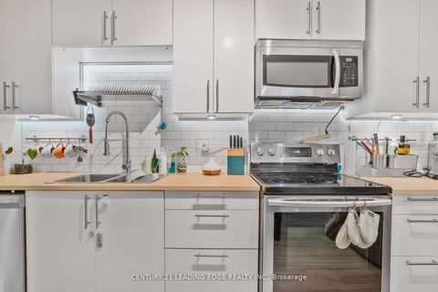 Photo 14 at 6 - 40 Castle Rock Drive, North Richvale, Richmond Hill