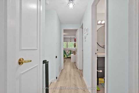 Photo 15 at 6 - 40 Castle Rock Drive, North Richvale, Richmond Hill