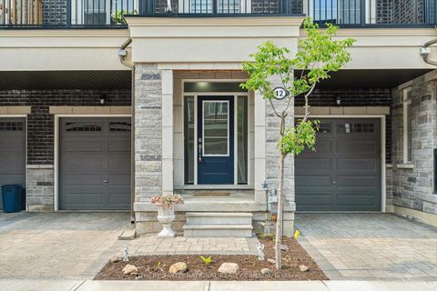 Photo 3 at 12 Deep River Lane S, Westbrook, Richmond Hill