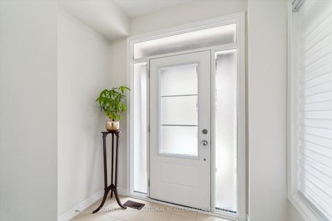 Photo 4 at 12 Deep River Lane S, Westbrook, Richmond Hill