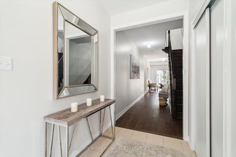 Photo 5 at 12 Deep River Lane S, Westbrook, Richmond Hill