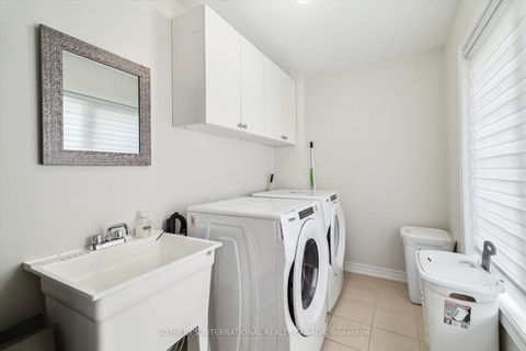 Photo 11 at 12 Deep River Lane S, Westbrook, Richmond Hill