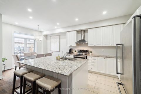 Photo 15 at 12 Deep River Lane S, Westbrook, Richmond Hill