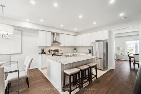 Photo 16 at 12 Deep River Lane S, Westbrook, Richmond Hill