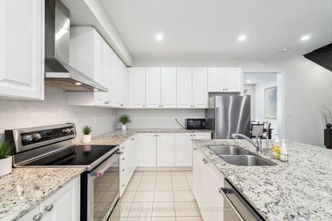 Photo 17 at 12 Deep River Lane S, Westbrook, Richmond Hill