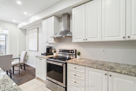 Photo 18 at 12 Deep River Lane S, Westbrook, Richmond Hill