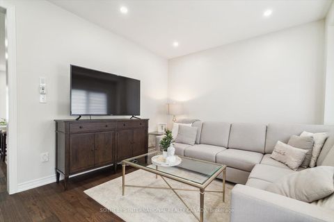 Photo 28 at 12 Deep River Lane S, Westbrook, Richmond Hill