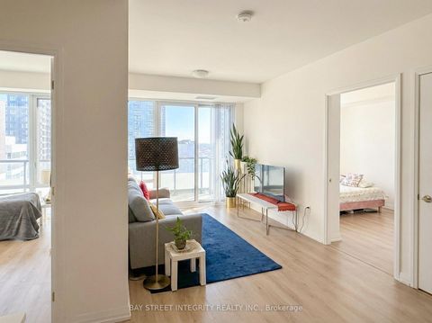 Photo 2 at 2010 - 25 Holly Street, Mount Pleasant West, Toronto