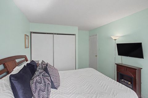 Photo 16 at 28 Hollingshead Drive, Aurora Village, Aurora