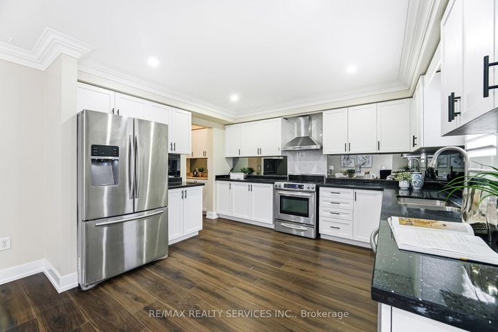 Photo 11 at 248 Edenbrook Hill Drive, Fletcher's Meadow, Brampton