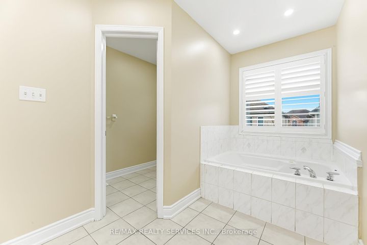 Photo 35 at 248 Edenbrook Hill Drive, Fletcher's Meadow, Brampton