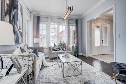 Photo 3 at 6 Ken Sinclair Crescent, Aurora Estates, Aurora