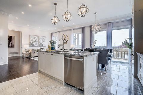 Photo 15 at 6 Ken Sinclair Crescent, Aurora Estates, Aurora