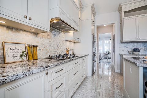 Photo 17 at 6 Ken Sinclair Crescent, Aurora Estates, Aurora