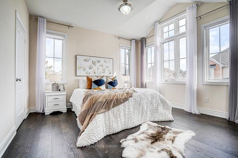 Photo 33 at 6 Ken Sinclair Crescent, Aurora Estates, Aurora