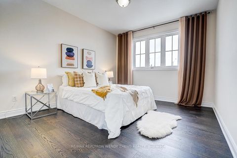 Photo 36 at 6 Ken Sinclair Crescent, Aurora Estates, Aurora