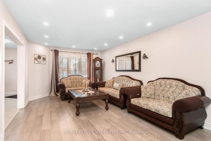 Photo 6 at 41 Presidential Street, East Woodbridge, Vaughan