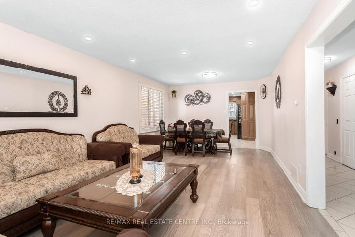 Photo 7 at 41 Presidential Street, East Woodbridge, Vaughan