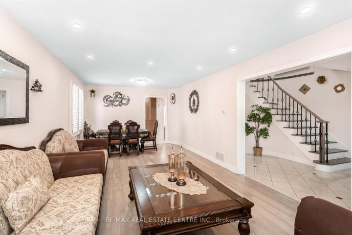 Photo 8 at 41 Presidential Street, East Woodbridge, Vaughan