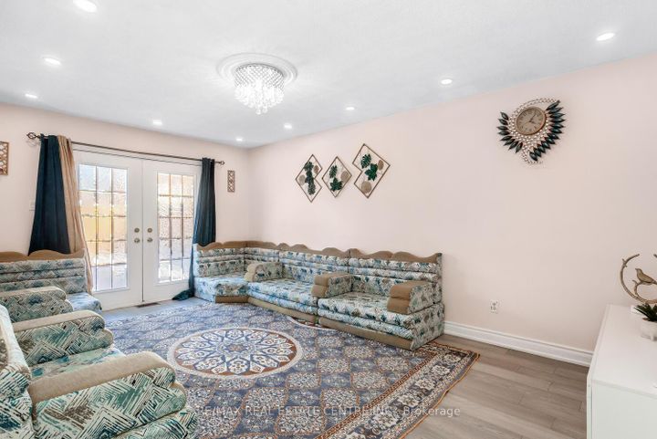 Photo 11 at 41 Presidential Street, East Woodbridge, Vaughan