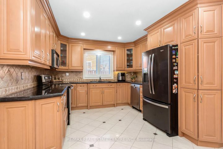 Photo 13 at 41 Presidential Street, East Woodbridge, Vaughan