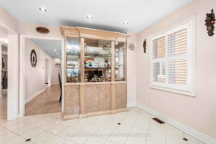 Photo 16 at 41 Presidential Street, East Woodbridge, Vaughan