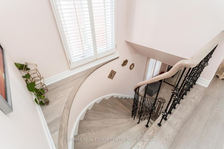 Photo 17 at 41 Presidential Street, East Woodbridge, Vaughan