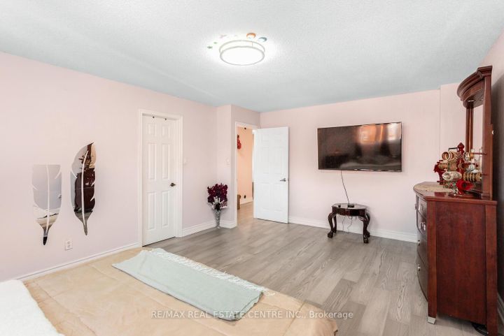 Photo 23 at 41 Presidential Street, East Woodbridge, Vaughan