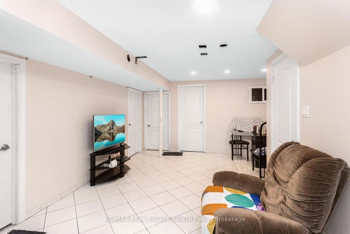 Photo 30 at 41 Presidential Street, East Woodbridge, Vaughan