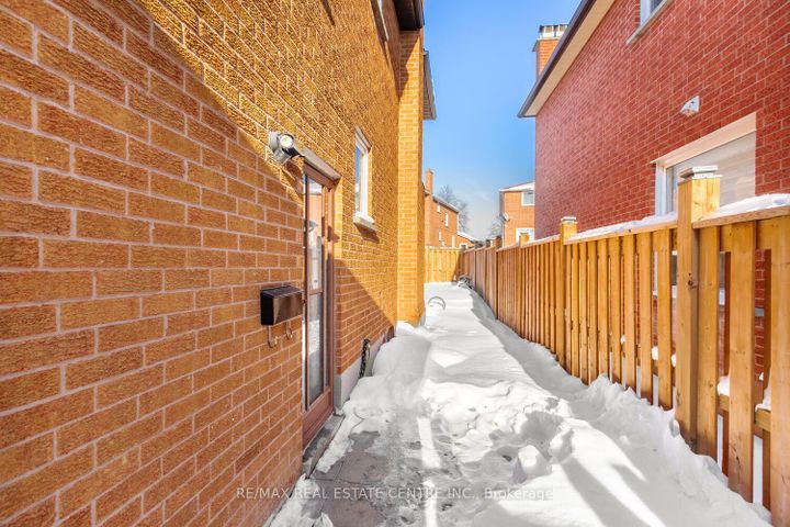 Photo 33 at 41 Presidential Street, East Woodbridge, Vaughan