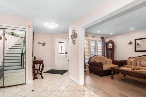 Photo 3 at 41 Presidential Street, East Woodbridge, Vaughan